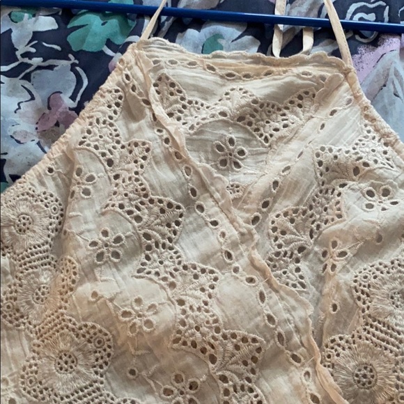 LACE HALTER TOP SIZE MEDIUM - Picture 2 of 3